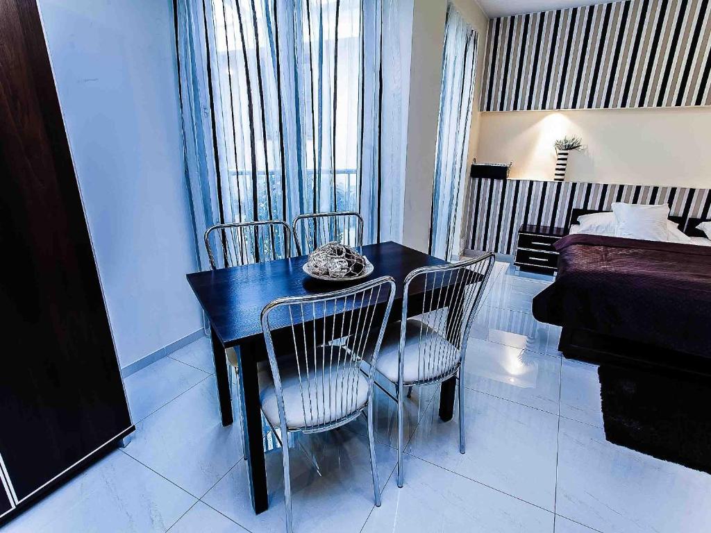 Apart-Lux Aparthotel Bytom Buitenkant foto