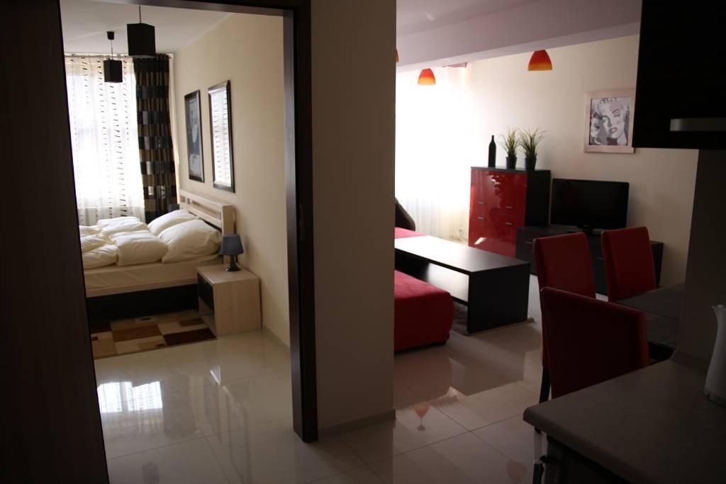 Apart-Lux Aparthotel Bytom Buitenkant foto