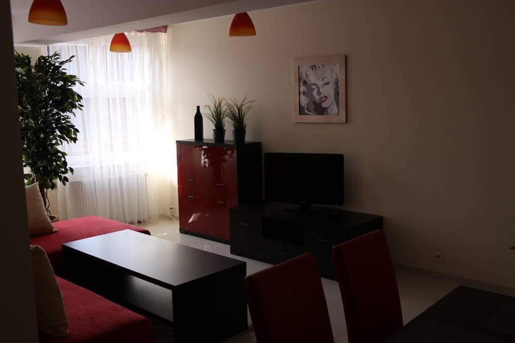 Apart-Lux Aparthotel Bytom Buitenkant foto